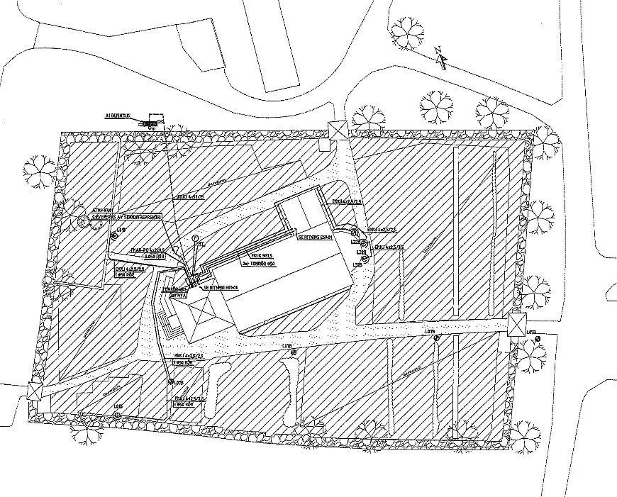 Figur 5. På kyrkogården grävdes flera schakt som schaktningsövervakades extensivt. Inga kyrkliga lämningar påträffades i schakten. (Grundkarta Svensk Klimatstyrning. Skala cirka 1:800.