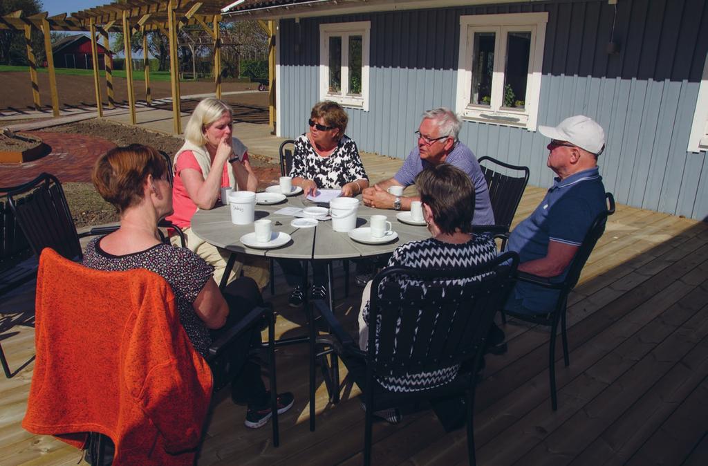 De brustnas camping I sommar ska det vara De brustnas camping här igen, säger Kerstin Arvidsson, diakon i Lindberga församling. Vet ni vad det är? Några som är med vet inte det så Kerstin förklarar.