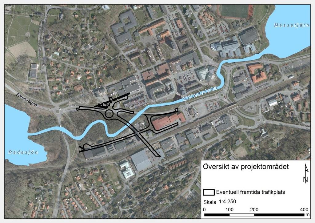 Figur 5. Flygfoto av det berörda projektområdet samt utsträckning av en planerad framtida trafikplats. 4 Hydrologi 4.