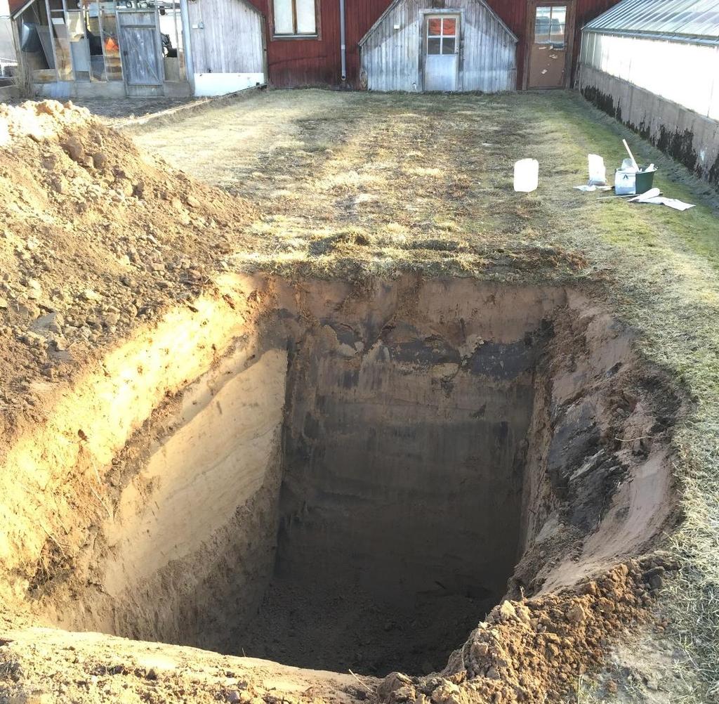 4.1.2 Maskingrävning 28 mars I de tidigare undersökta ytorna 1-10 grävdes en provgrop per yta med grävmaskin ner till 2 meters djup.