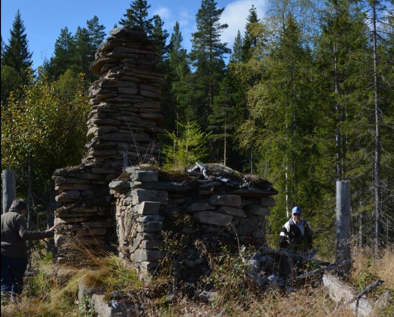 Kartbråten i Lusketorp Till bastun vid Bosta n i Poptorp flyttade den originella Anna-Marja när hennes rökstuga i Södra Ränndalen inte längre var beboelig.