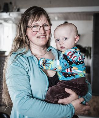 På de 13 år som gått sedan Nathalie Persson blev permanentboende i byn har hon träffat sin sambo Markus, fått två barn, köpt hus och varit med och startat upp Klövsjö stenugnsbageri.