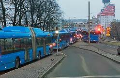 2017: Trångt ombord, trångt i stan Trots en utbyggnad av kollektivtrafiken är det allt oftare fullt ombord på många spårvagnslinjer, stombusslinjer och flera av expressbusslinjerna i högtrafik.