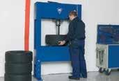 Verkstadspressar P40H Slaglängd: 40 t 300 mm Handhydraulisk press till lastbilsverkstäder och industri Dubbelverkande tryckluftsstyrd snabbgång av presskolv för snabb