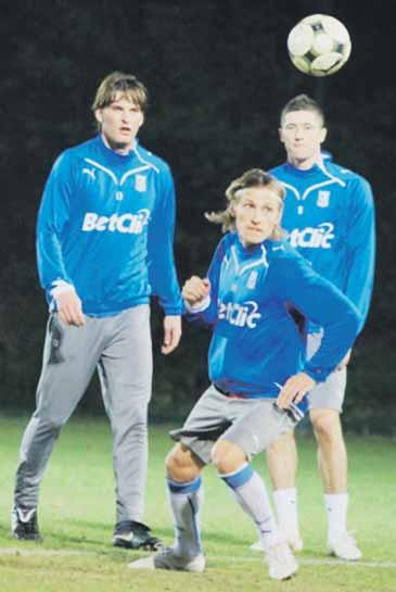 dokonca tvrdili, že by sa mal vysoko umiestniť v ankete o najlepšieho futbalistu Slovenska za rok 2009.