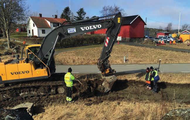 Figur 4. På undersökningsytan drogs ett 96 meter långt schakt längst med den tilltänkta VA-ledningen.