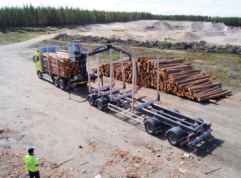 the truck and the timber pile Filip Berggren Examensarbete i skogshushållning, 15 hp Serienamn: