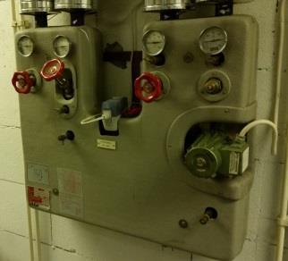 VENTILATION 4.1 Frånluftsfläktar Flerfamiljshusen (Ostvägen 97-99 & 119-121) ventileras med en central frånluftsfläkt per 4 lägenheter. Övriga hustyper ventileras med en frånluftsfläkt per lägenhet.