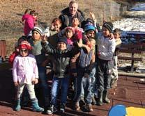 Som illegal bosättning för romer finns den inte ens på kartan. Sedan ett år tillbaka transporterar Florins personal lärarna till kommunens skola och vårt läxhjälpsprojekt i den avlägsna byn.
