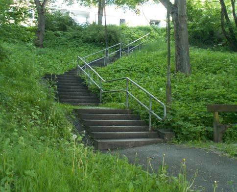 I prioriterade lägen föreslås trappor kompletteras med ramper för att förbättra tillgängligheten med cykel och barnvagn.
