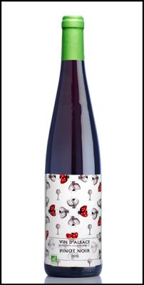 155:- exkl moms Riesling Grand Cru Kirchberg Alsace 100% Riesling vingårdarna ligger på de branta sluttningarna bakom kyrkan i Ribeauville. Ljusgul färg med skimrande inslag.