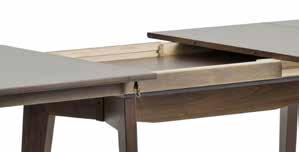 T100 Välj färg Matborden är tillgängliga i färgerna vitlaserad ek, naturlig ek och valnötbets, och alla har en matt ytfinish.
