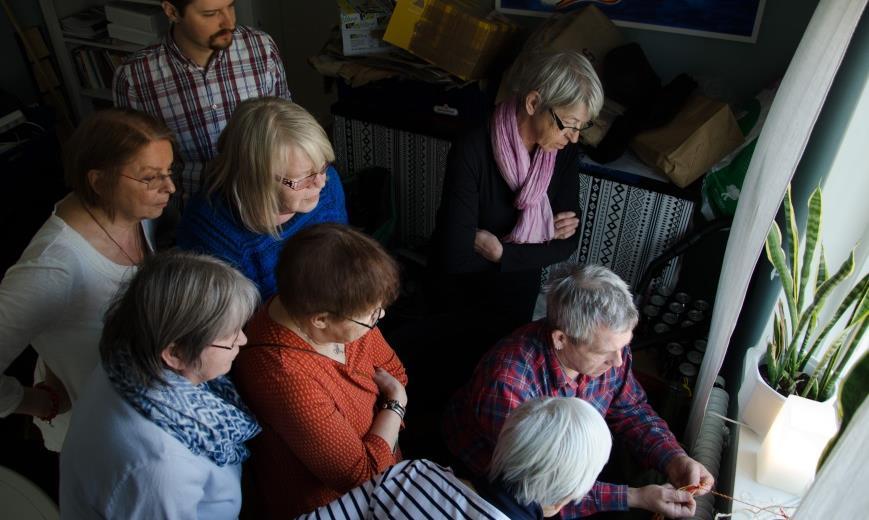 Äldreomsorg på finska och samiska Det finns finska och samiska träffpunkter för piggare seniorer för