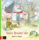 Barnen bjuds att följa med Nalle Bruno på äventyr i naturen och enkla fakta kring djur och natur presenteras på ett lekfullt och
