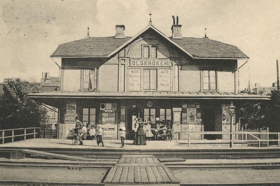 sidan 5 O Foton ur Järnvägsmuseets arkiv. En tidig bild från 1890. Året är 1910.