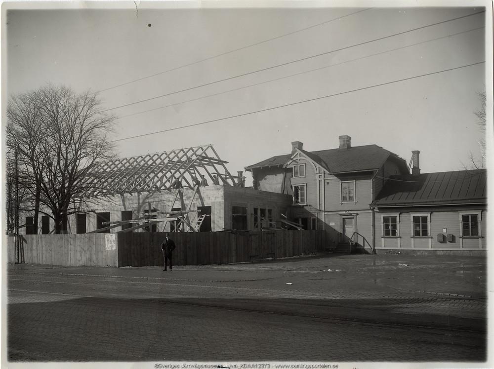 Allt för att de resande skulle ha en vänthall under byggnadsarbetet.