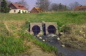 Fallhöjd: ca 1 m Naturligt hinder: Nej Passerbarhet: Partiellt Användning: Tidigare kvarn, idag fångdamm för dagvatten Foto: 4-9 Anm: Vid elfiske, har