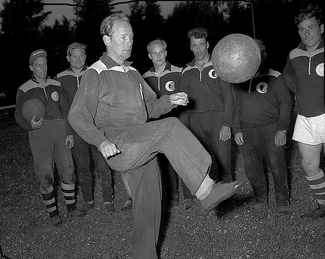 Vårens första FK-fotboll tilldelas Färnäs SK för laget överraskande bortaseger över föregående veckans tabellstrategs femman Malungs IF.