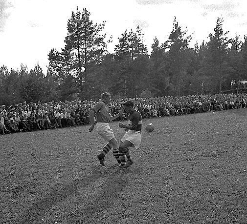 Nordahl provade med några kanoner innan han i femtonde minuten på passning från hy slog bollen i nättaket och 0-1.