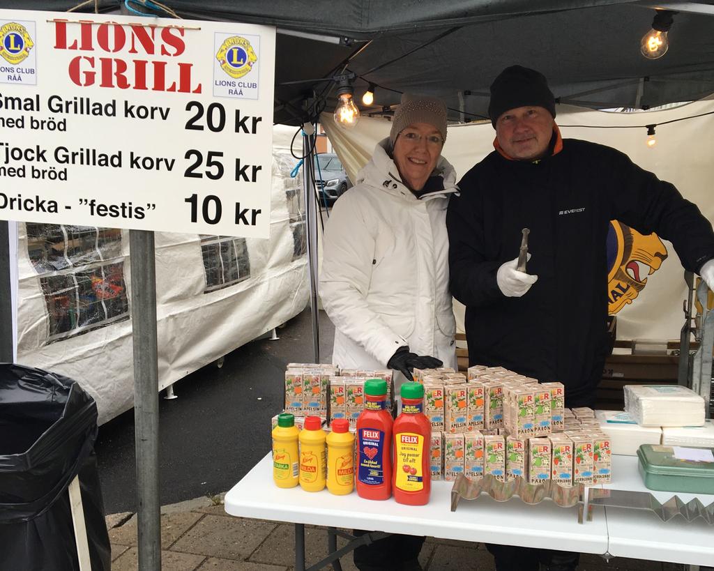 Lions Club Råå LC Råås president Heikki Hansson med hustru Katrine sålde