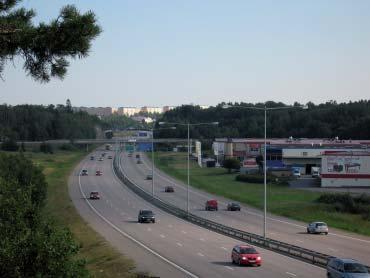 1 OMRÅDESBESKRIVNING Området ring väg 73 mellan trafiplatserna i Handen och Länna aratäriseras av rela tivt stora höjdsillnader.