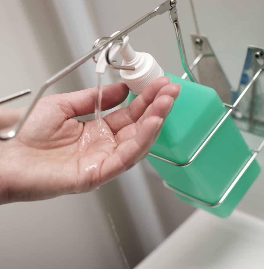 Handhygien När du har varit på eget toalettbesök ska handtvätt föregå handdesinfektion.