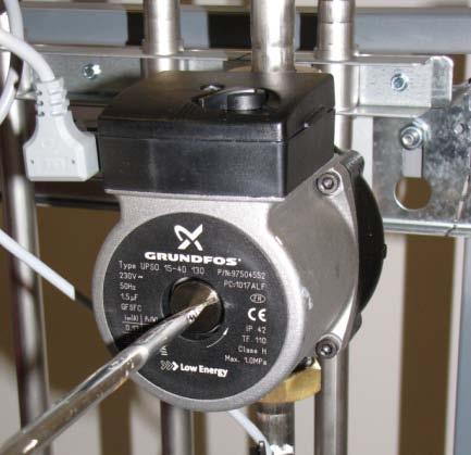 Kontrollera flödet via energimätaren under provkörningen av ventilen. Saknas energimätare - lossa värmeställdonet från ventilen.
