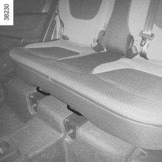 SKJUTBART HELT BAKSÄTE (1/2) 1 2 Inställning av stolen framåt eller bakåt Lossning av sätet: lyft de två spakarna 1