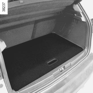 UTRUSTNING I BAGAGERUM (1/2) 1 2 2 3 1 3 1 Löstagbart golv 1 Det löstagbara golvet är reversibelt (beroende på bil).