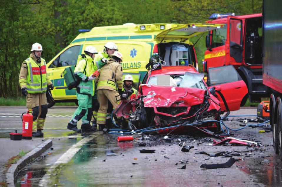 Under tiden arbetet med losstagning fortgår har jag (BS) gjort en ny kontroll av olyckplatsen och konstaterar ett mindre spill av motorolja diesel och bensin.