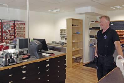 Ordning och reda i Hans-Olofs butik i Limhamn som han renoverat själv. I ANNEXET. De båda låsmästarna Staffan och Jonny har sina lokaler i annexet till bygghandeln Optimera i Eksjö. TRIVS.