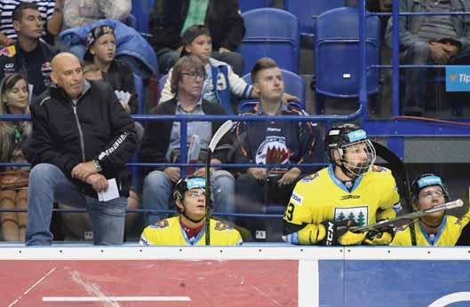HOKEJ 9 ST. NICOLAUS 1. HOKEJOVÁ LIGA 7. KOLO: Žochári zosadili Dubnicu TABUĽKA 1. Prešov 8 6 0 0 2 36:16 18 2. Dubnica 8 5 1 1 1 29:17 18 3. Michalovce 8 5 1 0 2 39:18 17 4.