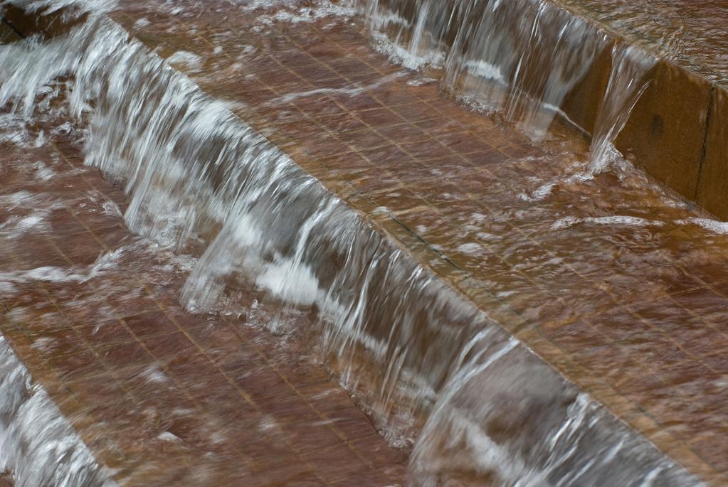 Att tänka på om du drabbas av översvämning Att tänka på Att tänka på för att underlätta utredningsarbetet: Hur kom vattnet in? Vad gjorde du? Fotografera gärna!