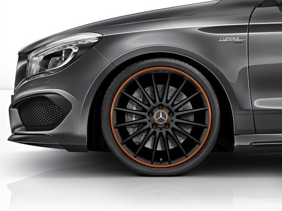 eller 794 AMG lättmetallfälgar 45,7 cm (18") i multiekerdesign, lackerade i svart med glanssvarvad fälghorn 646 7,5j x 18 ET52 med däck 225/40 R 18 - - 12 100 Med Urban Line, P59 - - - 8 650 Med