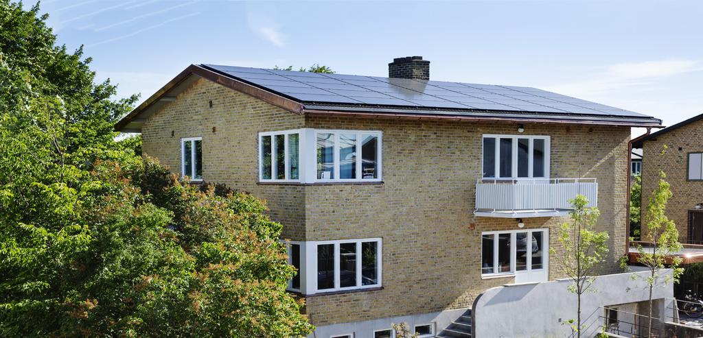 Solenergi och arkitektur Vägledning med tips och goda råd Foton av Bojana Lukac stadsbyggnadskontoret om inget annat anges Solen är en viktig del av den hållbara staden Vår sol ger oss mängder av