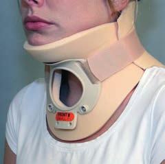 FILIP halskrage ART.NO 10117 Stabil halskrage som ger bekvämt stöd och avlastning för nacke och halskotpelare. Anatomiskt utformad med tracheotomiöppning. Perforerad för bättre ventilation.