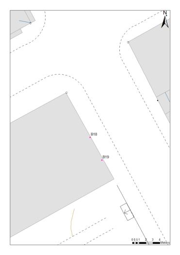 Detaljkarta: Höjd (GS 55): Höjd (RH 2000): Översiktskarta: Beskrivning: Höjdfixarna B18 och B19 sitter med ett par meters