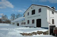 Företagets verksamhet i sammandrag Mackmyra Svensk Whisky AB grundades 1999 och är Sveriges första maltwhiskytillverkare. Företaget har 23 heltidsanställda fördelat på områdena Produktion och Marknad.
