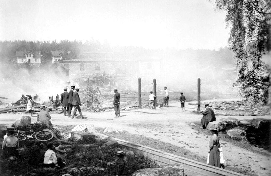 Väveribolaget som under de närmaste åren ytterligare utvidgade sin verksamhet, drabbades den 16 juni 1909 av en fruktansvärd eldsvåda, som på några timmar förintade