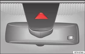 220 Funktionsläge Bild 219 I vindrutan: Synfältet för lane assistsystemets kamera. Lane Assist-systemet upptäcker möjliga linjer som skiljer filerna åt med hjälp av kameran som sitter i solskyddet.