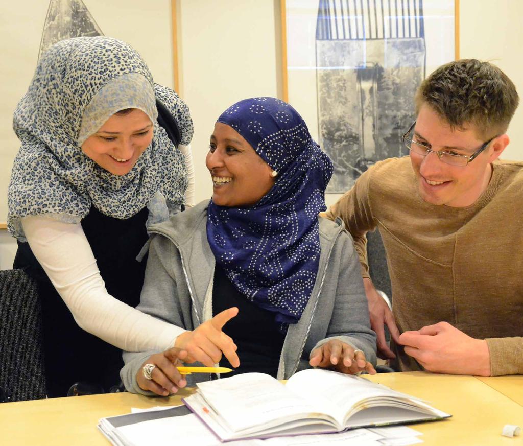 Foto: Lars Bergström Foto: Lars Bergström I projektet har lärarna arbetat med att ämnesintegrera språk och vård. diktamen och dictogloss 23 så att både ämneskunskaper och svenska integreras.