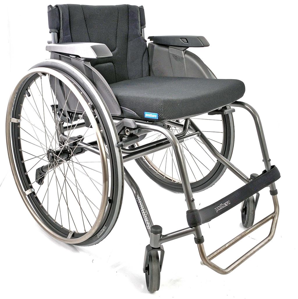 Avsett ändamål Panthera är en rullstol för dig som behöver en lättkörd vardagsrullstol som du kan sitta bra och sittriktigt i.