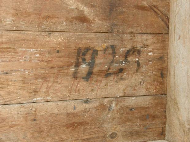 Möllan drevs med vindkraft fram till 1940-talet, då man kompletterade med en råoljemotor. I samband med detta utökades verksamheten med ett mindre sågverk.