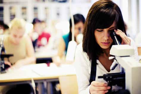 För högre studier inom naturvetenskap, teknik och medicin krävs att du läst fysik, kemi och biologi samt en hel del matematik på gymnasienivå och det gör du på den Naturvetenskapliga inriktningen.