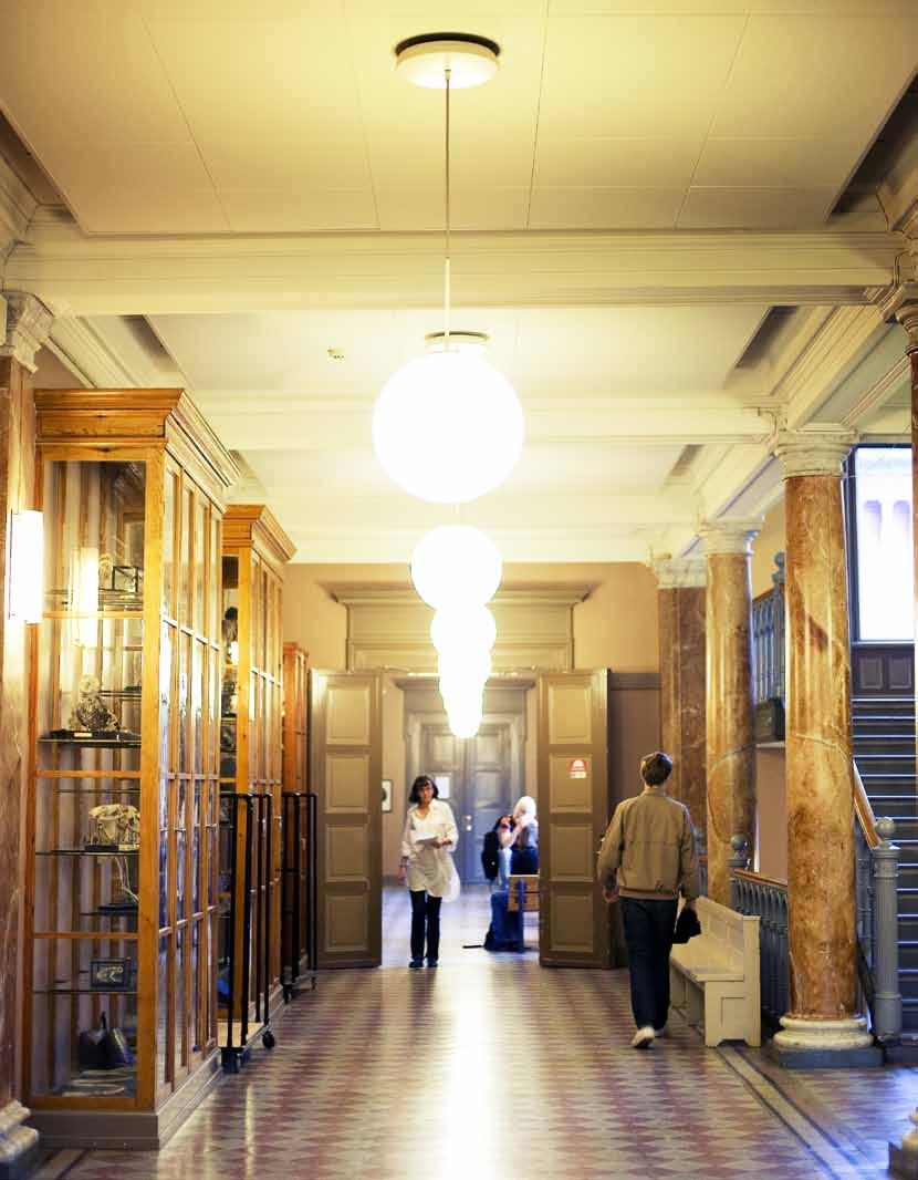 I denna vackra byggnad lever arvet från den gamla skolan vidare, framför allt genom god och meningsfull undervisning. En av de traditioner som fortfarande lever är skolans fredagssamling.