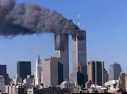 Den 11 september förklarar sig USA utsatt för ett terrorangrepp SäkR antar två resolutioner som ger visst stöd för att angreppet ska ses som