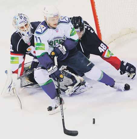 Strana 27 FOTO MILAN ILLÍK Slovan vydoloval dva body Strany 12 a 13 Bratislavský Slovan zvíťazil v zápase KHL nad Jugrou Chanty-Mansijsk 4:3 po samostatných nájazdoch.