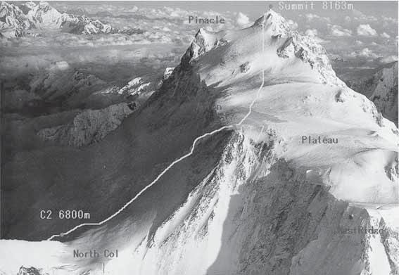 www.sport.sk HOROLEZECTVO 33 Lavínová tragédia na Manaslu (8163 m), Slováci v tábore pod Dhaulágirí (8167 m) Smrť kosila nadránom V nedeľu 23.