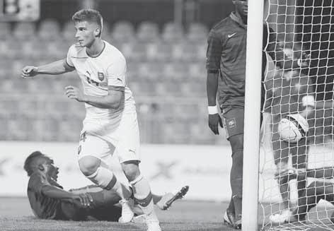 KTO JE FILIP ORŠULA Narodil sa 25. februára 1993 v Bojniciach. Prvé futbalové kroky robil v Prievidzi, neskôr v Trnave.