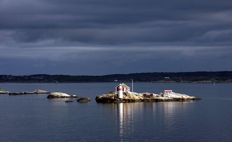 Med bästa förmåga har protokollföraren försökt uppfatta ur whiskydimmorna vad som egentligen sades Klädseln Denna gång noterar vi att samtliga medlemmar bar reglementsenlig klädsel.